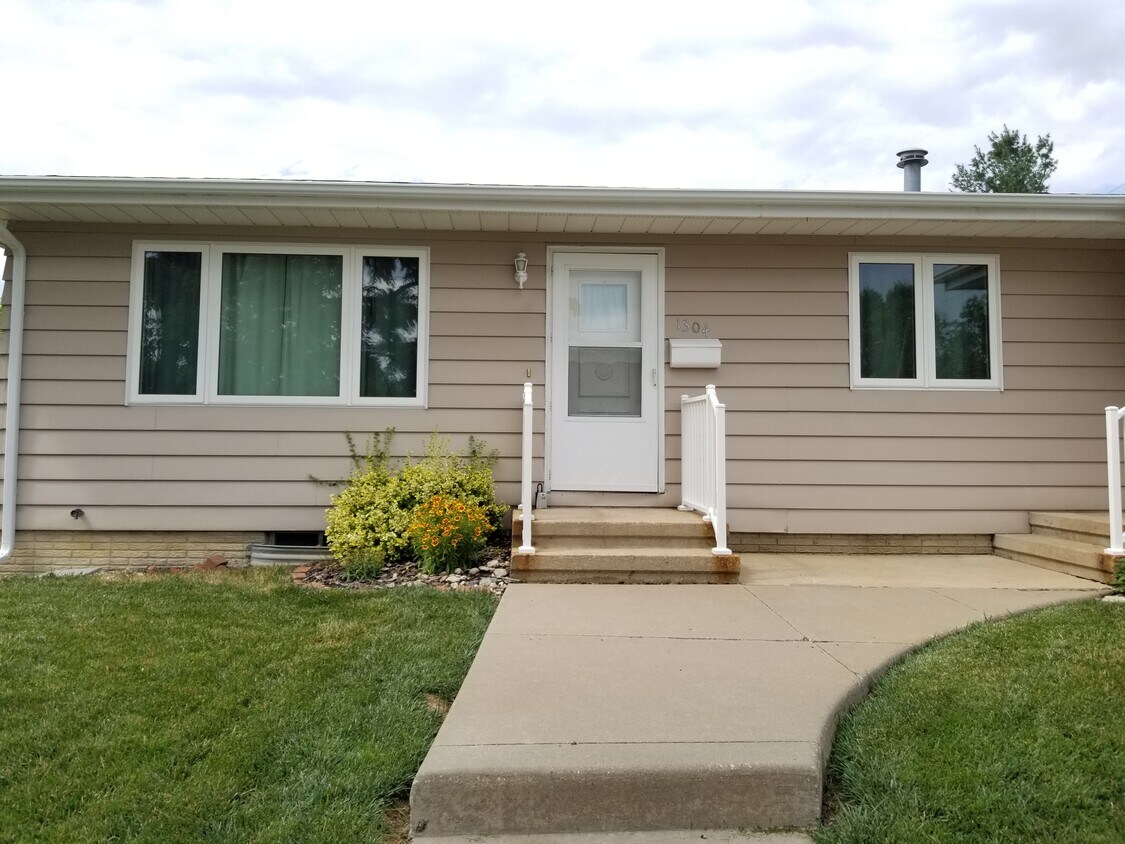1304 12th Ave, Marion, IA 52302 House Rental in Marion, IA