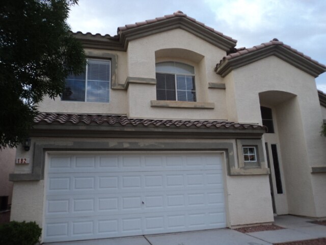 Foto del edificio - 182 Waterton Lakes Ave
