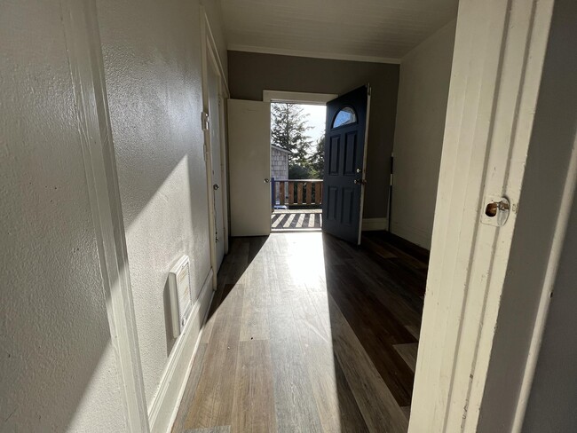 Building Photo - 430 S Holladay Dr