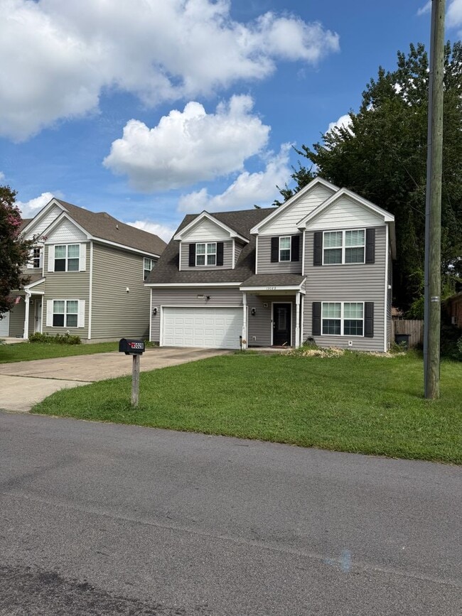 Building Photo - 1302 Hawthorne Dr