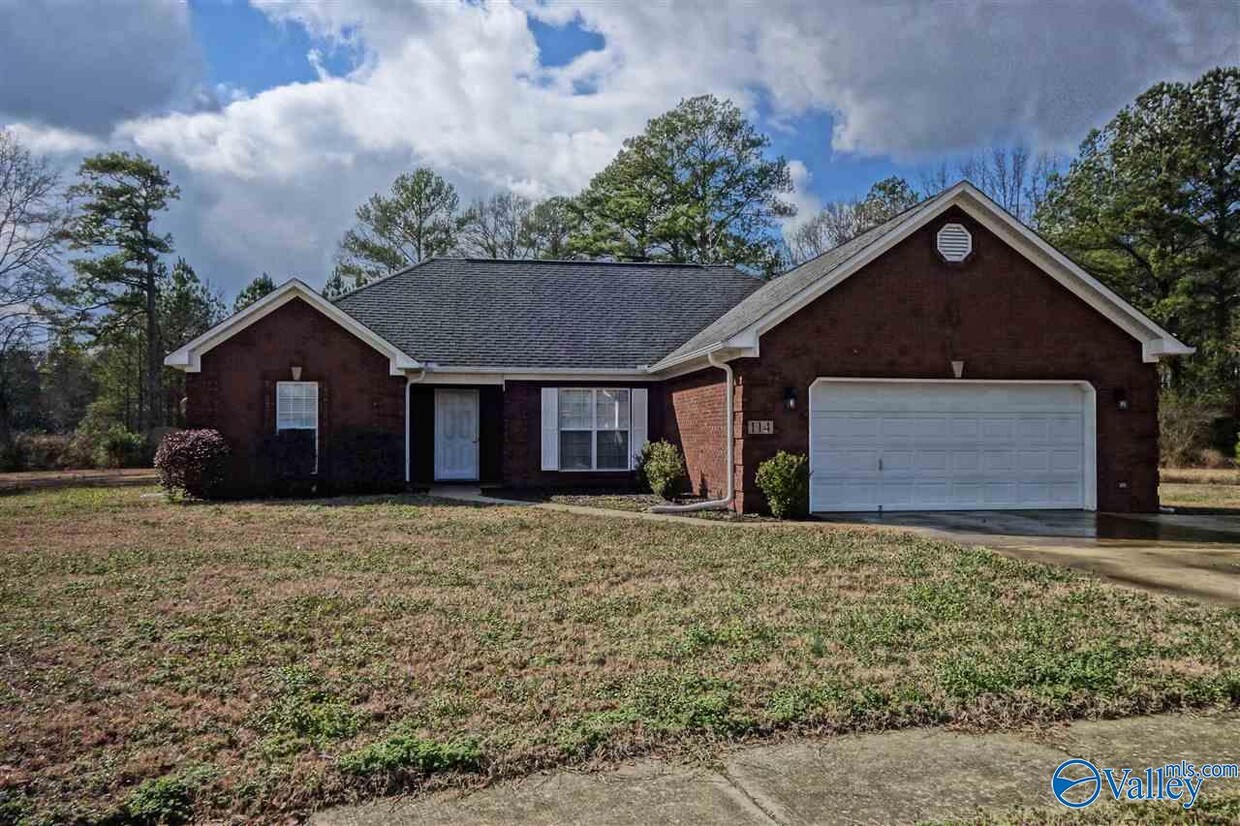 Primary Photo - 114 Jewell Cobb Ct
