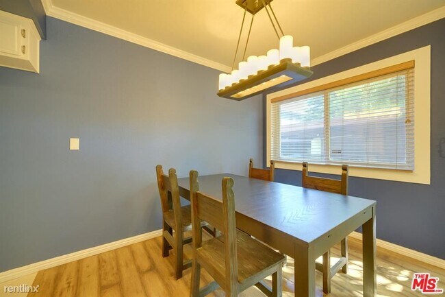 Foto del edificio - 11120 Moorpark St