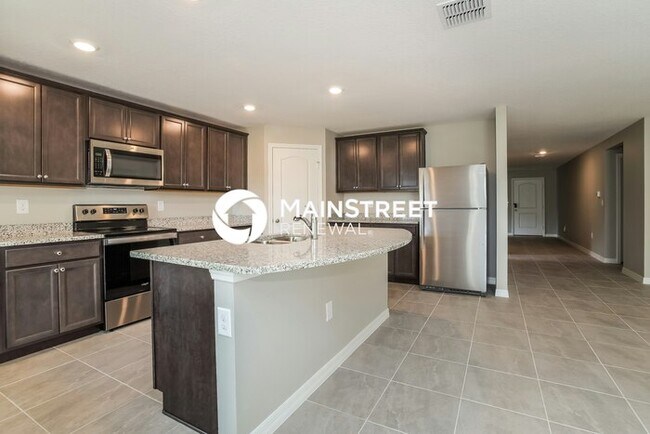 Foto del edificio - 5 Bedroom Pet-Friendly Home in Mascotte, FL with Main Street Renewal
