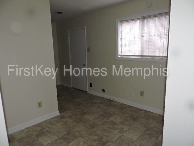 Building Photo - 4073 Cottonwood Rd