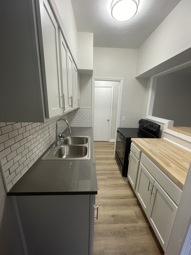 Building Photo - Avalon Apartments