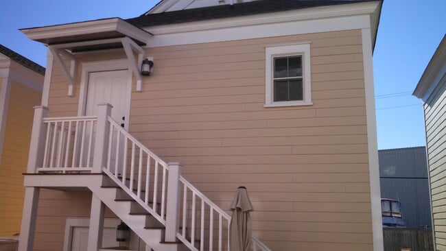 Entrance to room over garage - 4765 Willben St