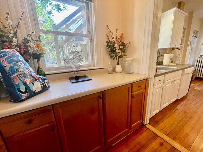 Foto del edificio - 155 College Ave