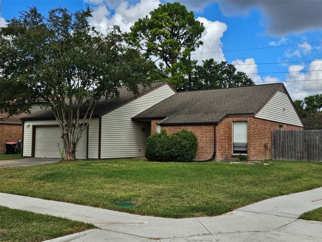 Building Photo - 1102 Red Rock Canyon Dr