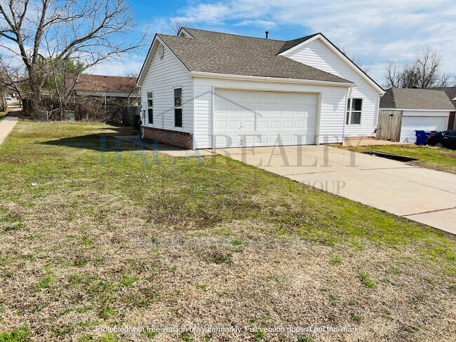 Building Photo - 3br 2ba home in the Shadowlake Subdivision!!