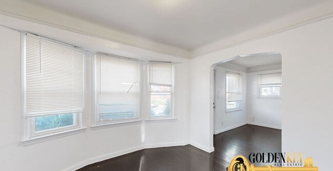 Building Photo - Eastside Detroit 3 bedroom Home Close to A...