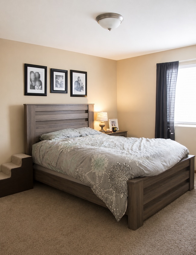 Building Photo - Welcome to Comfortable Living – Spacious, Pet-Friendly Home with Great Amenities