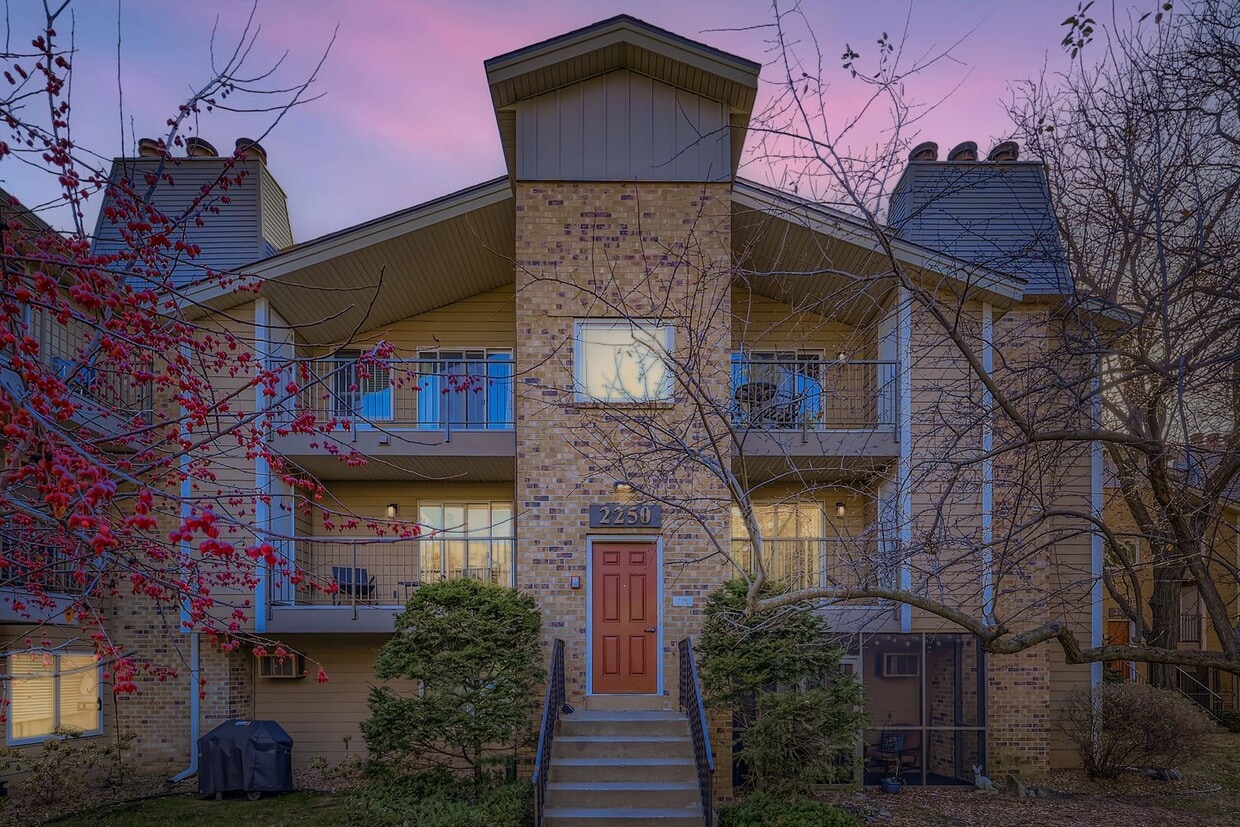 Primary Photo - 2250 Ridge Dr