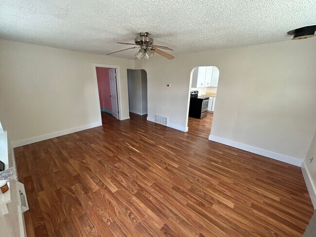 Foto del edificio - Cozy 4 bed 1 Bath House close to Schools a...