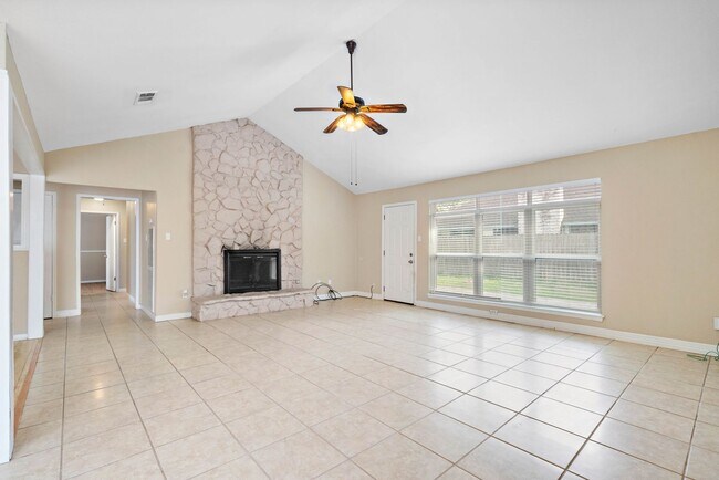 Foto del edificio - Lovely 3 bedroom 2 bath w/ potential 4 bed...