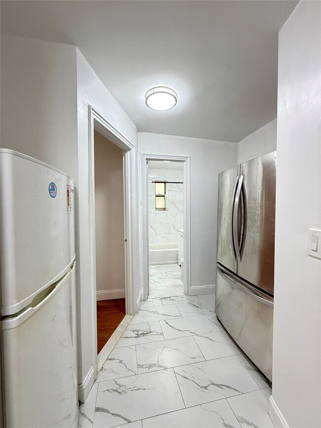 Foto del edificio - 6604 Grand Central Pkwy