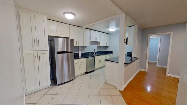 Foto del edificio - Lovely 1 Bed 1 Bath Condo in Santa Ana!