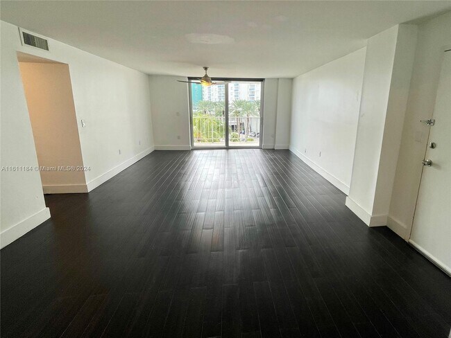 Foto del edificio - 6801 Indian Creek Dr