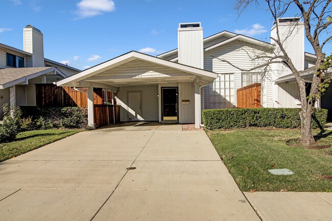 Building Photo - Quick and Convenient in Carrollton