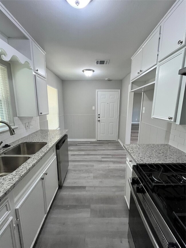 Building Photo - 1001 Mac Dr