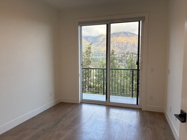 Building Photo - 1980 Upper Sundance Dr