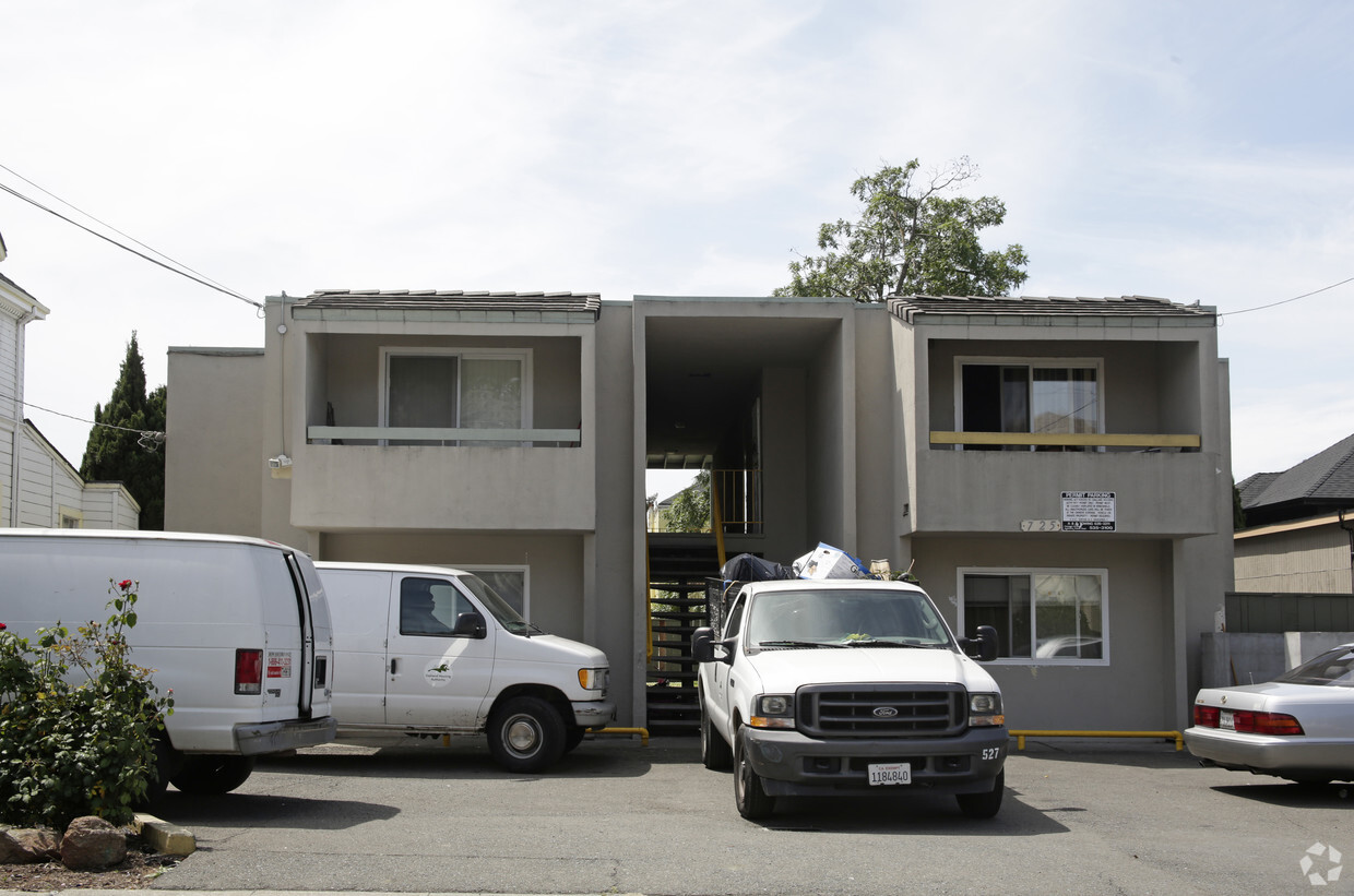 Building Photo - 725 39th St