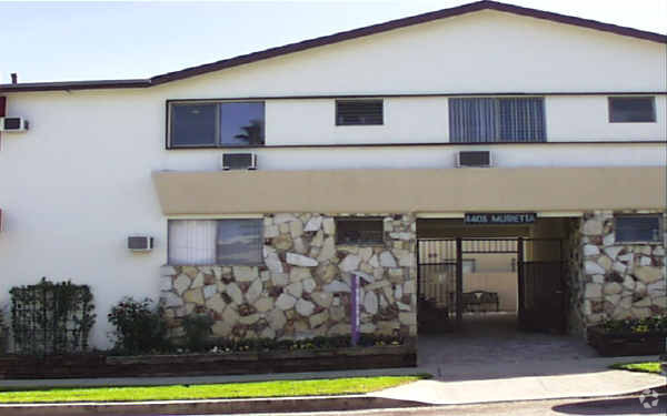 Foto del edificio - Murietta Courtyard