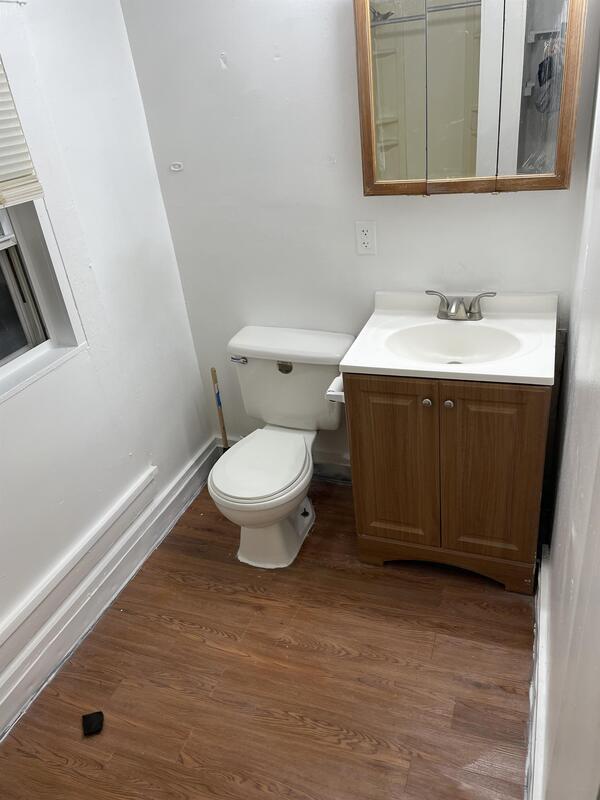 Building Photo - 31 N Elm St