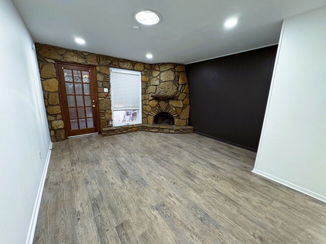 Foto del edificio - Breathtaking Home Located in Townwest Neig...