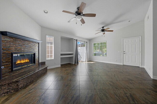 Building Photo - 51780 Avenida Velasco