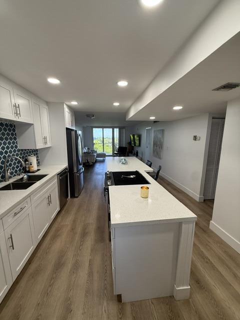 Building Photo - 250 Jacaranda Dr