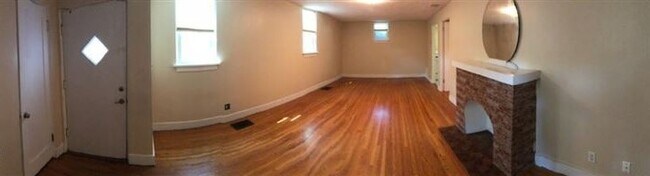 Building Photo - 206 East Avenue D