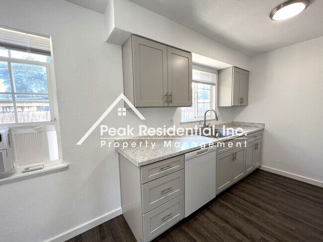 Building Photo - 2 br, 1 bath House - 5926 Hazel Ave