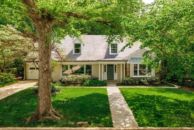 Foto del edificio - 5108 Macomb St NW