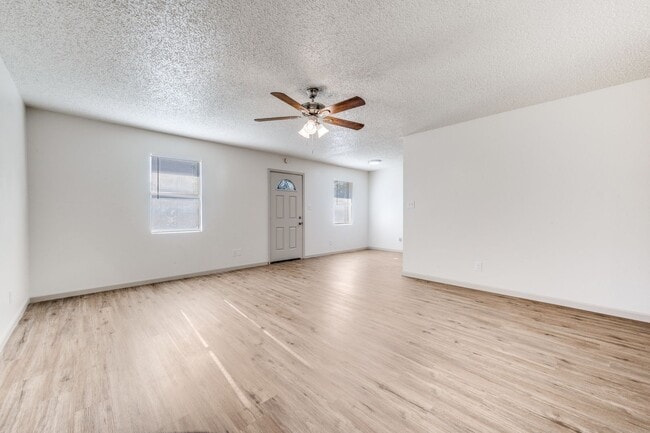 Photo - 705 N 1st St House