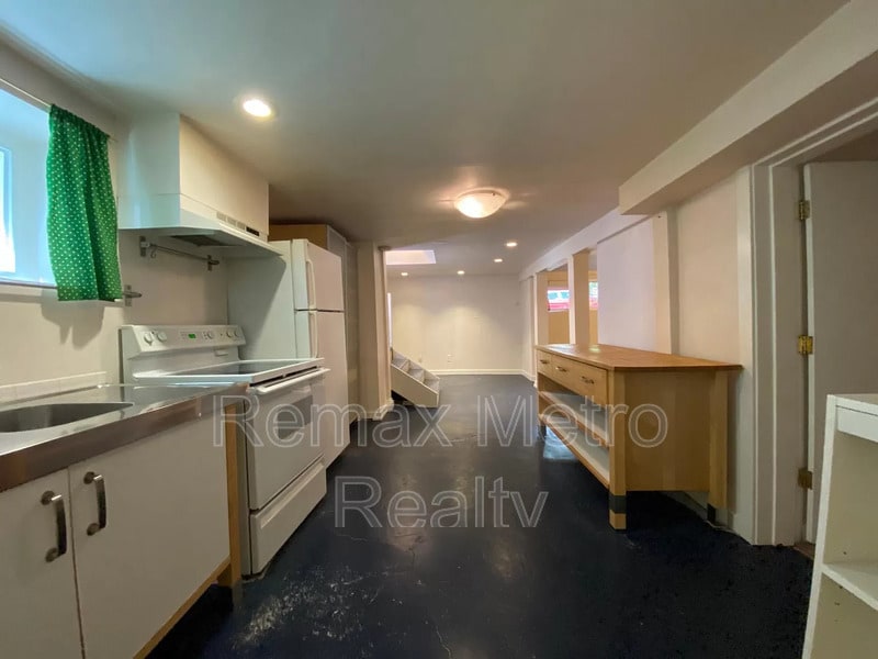 Primary Photo - 1111 E Republican St