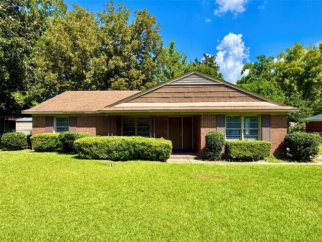 Building Photo - 3719 Bridlewood Dr