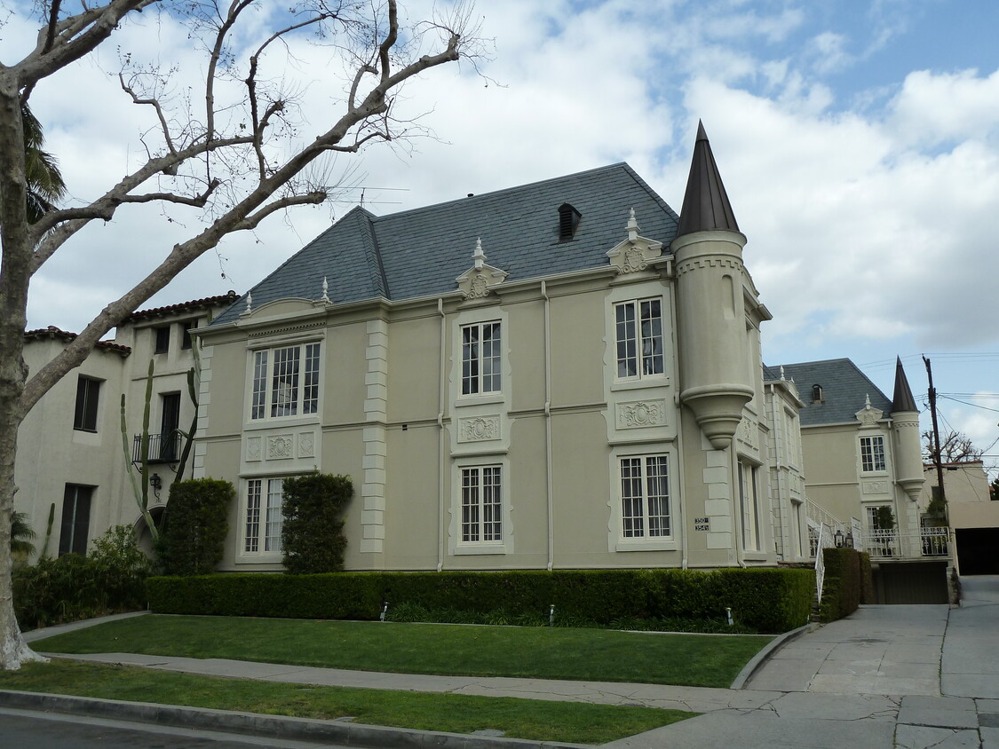 Front of building - 350 N Sycamore Ave