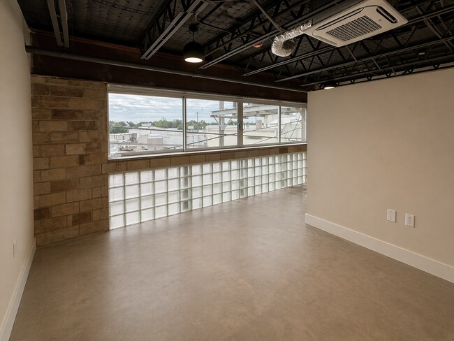 Foto del edificio - The Garden Lofts