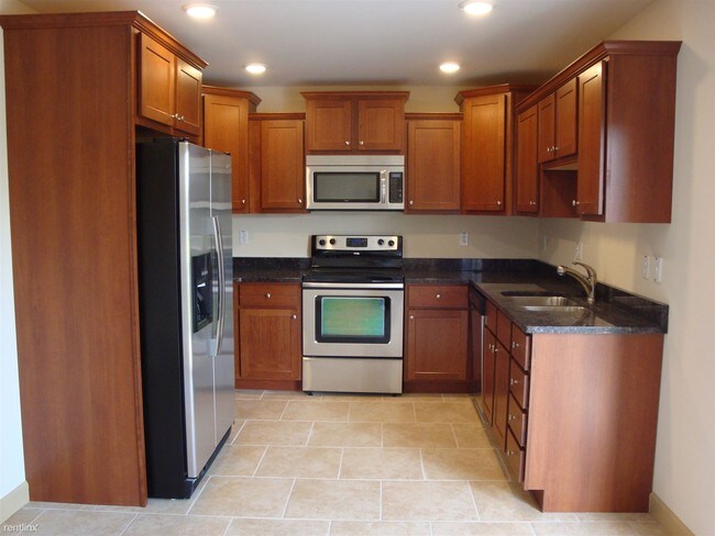 Building Photo - 2 br, 2.5 bath Townhome - The Courtyards a...