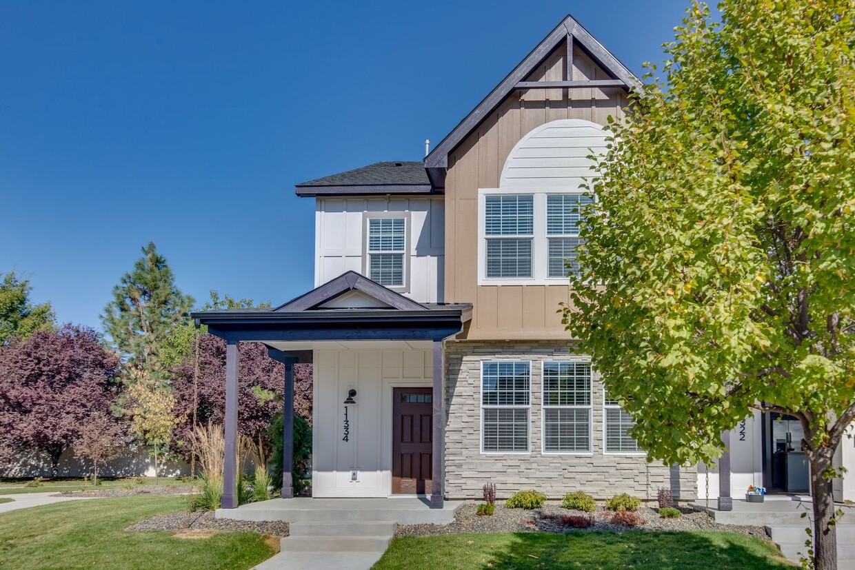 Foto principal - Beautiful 3 Bedroom Boise Townhome!