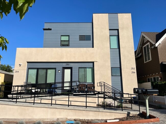 Building Photo - 250 B Ave