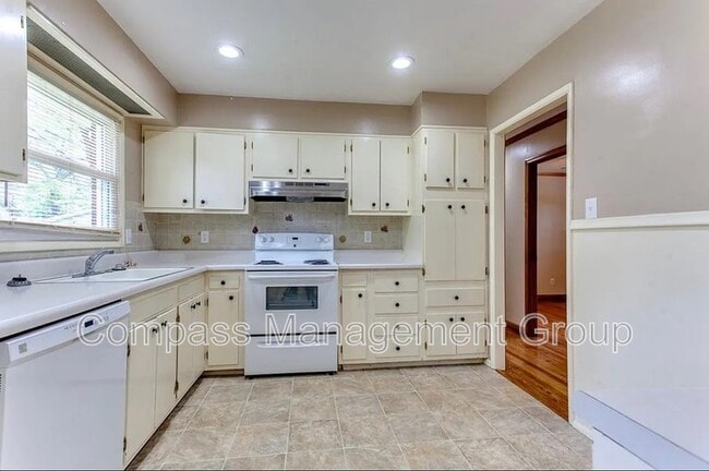 Building Photo - 9204 Topoco Dr