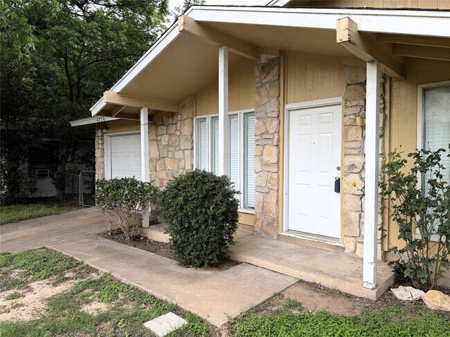 Foto del edificio - 4714 Creek Bend Dr