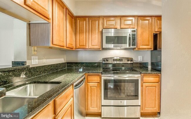 Foto del edificio - 3305 Wyndham Cir