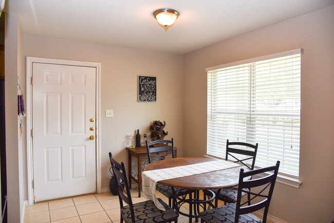 Foto del edificio - 3813 Oldenburg Ct