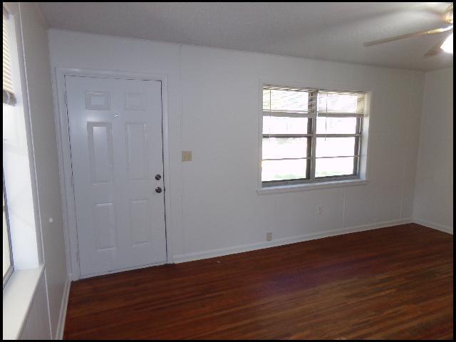 Building Photo - 107 S Holly St