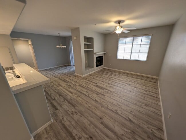 Building Photo - 2325 Windmill Pkwy