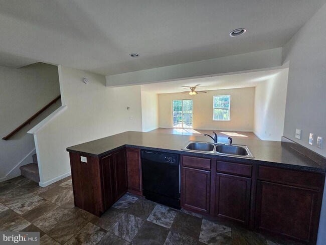 Foto del edificio - 45 Bay Hill Ln