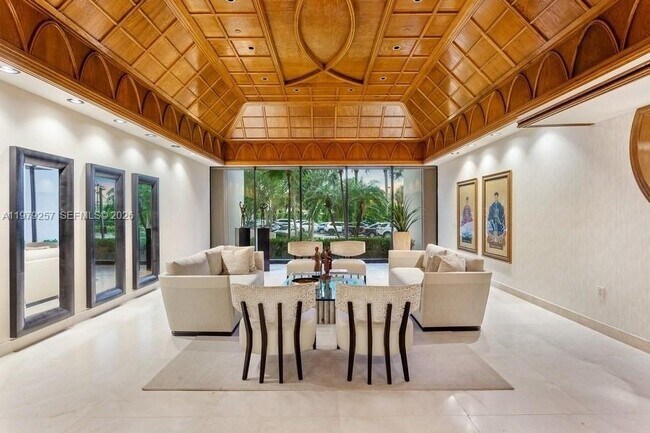 Foto del edificio - 3 Grove Isle Dr