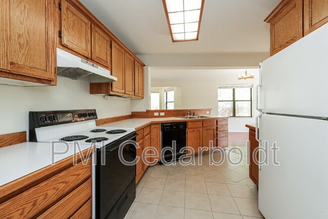 Building Photo - 117 N Sangre De Cristo Ave